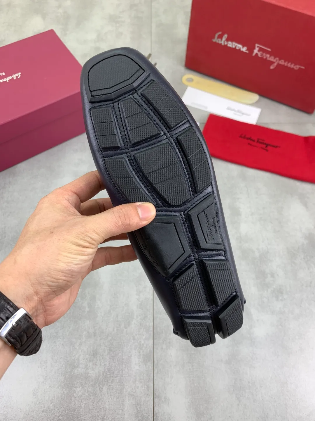 Men's shoes 💰P542 New model, high quality [Ferragamo/Ferragamo] Latest lazy slip-on shoes Original imported calfskin, imported cowhide lining + original luxury metal buckle + original combination outsole Comparison without pressure Code number: 38-45